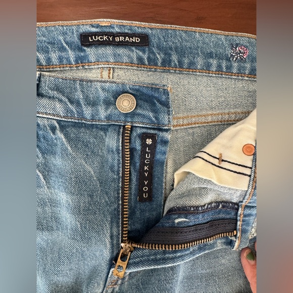 NWOT Embroidered Lucky Brand Mid Rise 
Boyfriend Floral Jeans, Sz 6 - Picture 9 of 12